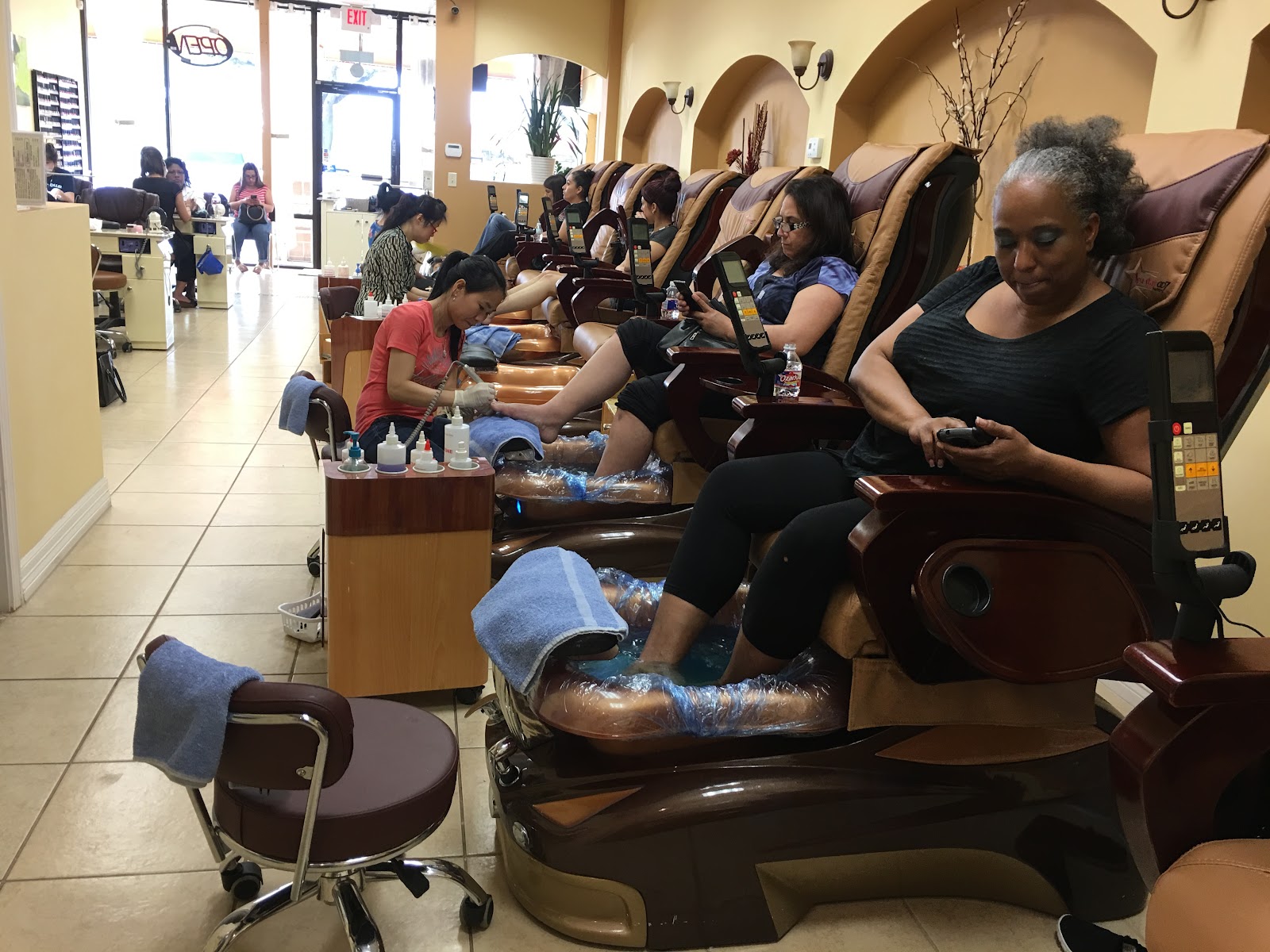 Iris Nails & Spa salon